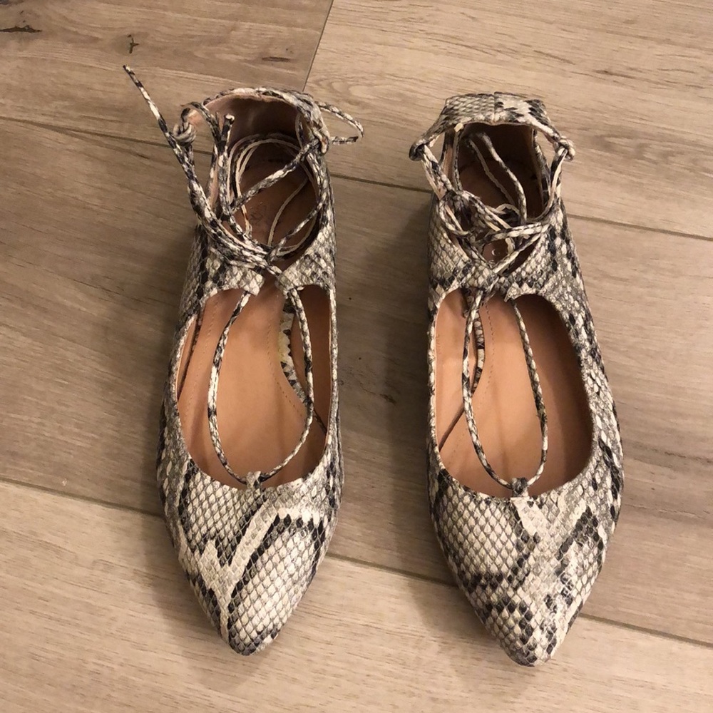 Gorgeous snake print lace up flats